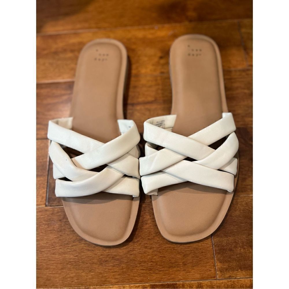 A New Day Cream Slides size 12 new in box